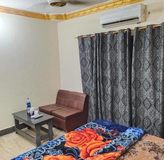اتاق استاندارد یک نفره, Inn Gulistan E Jhour