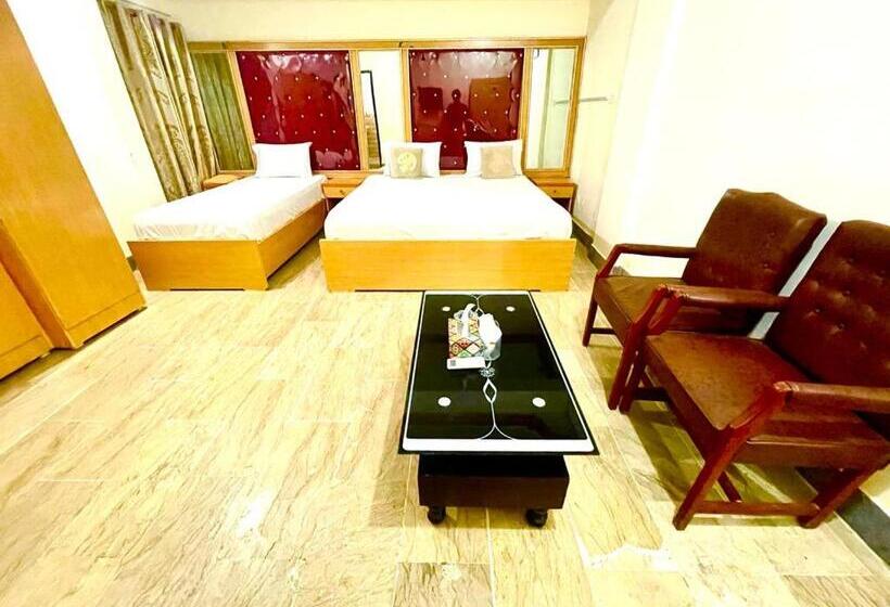 اتاق خانوادگی, Inn Gulistan E Jhour