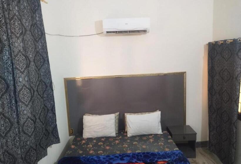 اتاق استاندارد یک نفره, Inn Gulistan E Jhour