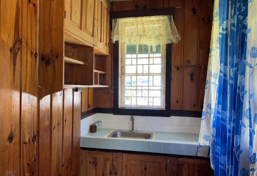 오두막, Saint Joseph Inn