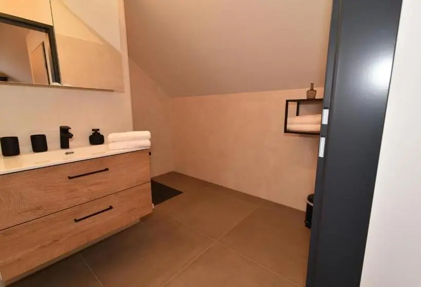 デラックスルーム, Village Loft