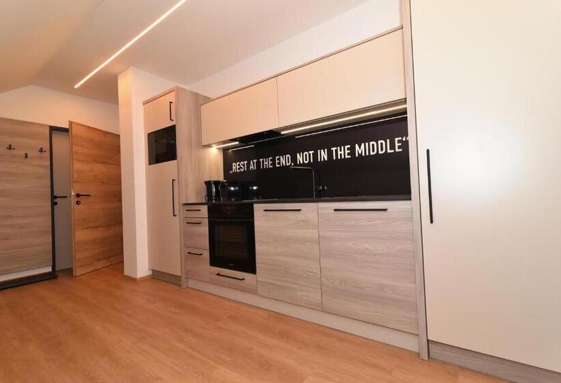 디럭스 룸, Village Loft