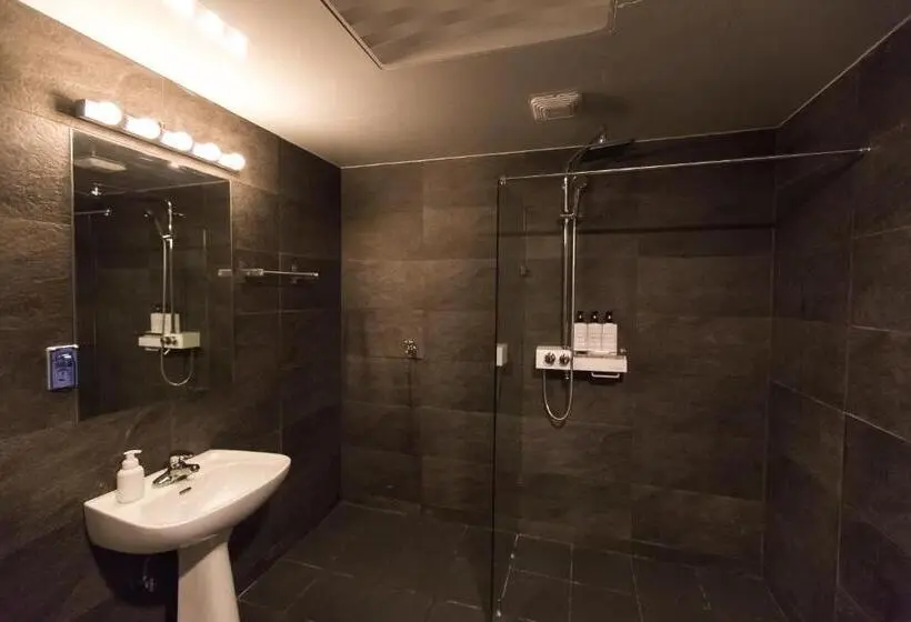 ルームシェアのワンベッド, Canvas Black Guesthouse