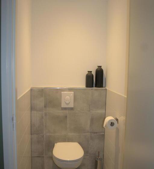 Номер Deluxe, Het Lokaal