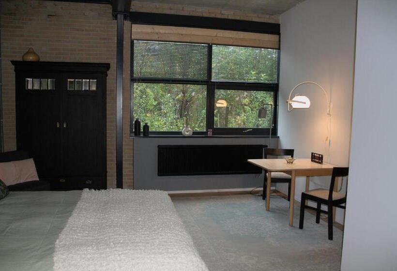 Номер Deluxe, Het Lokaal