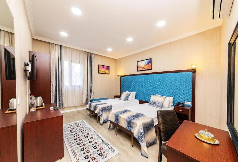 غرفة قياسية ثلاثية, Astro Suitess