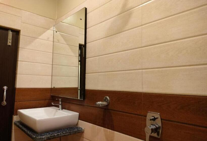 חדר משפחתי, Binapani Deluxe 1