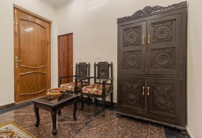 Quarto Deluxe, Fort Beejwar Chauhan By Aayams Neemrana