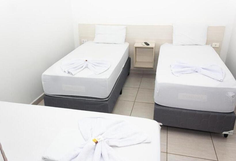 חדר סטנדרט לשלושה, Grandville Ii