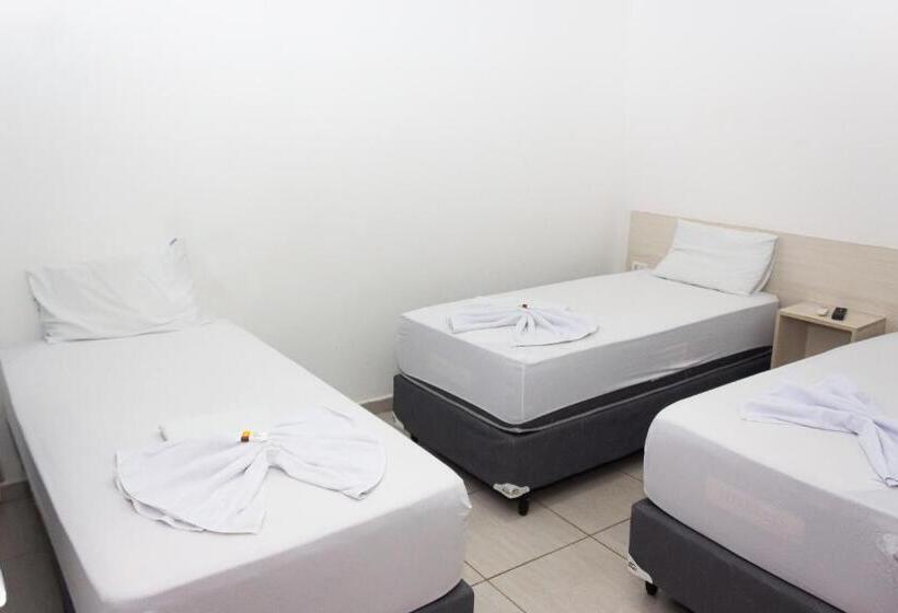 חדר סטנדרט לשלושה, Grandville Ii