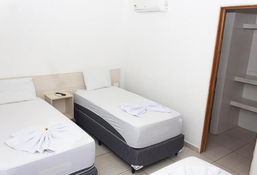 חדר סטנדרט לשלושה, Grandville Ii