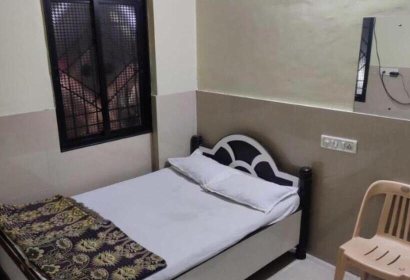 חדר דלוקס, Prerna Lodge, Solapur