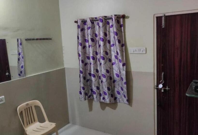 חדר דלוקס, Prerna Lodge, Solapur