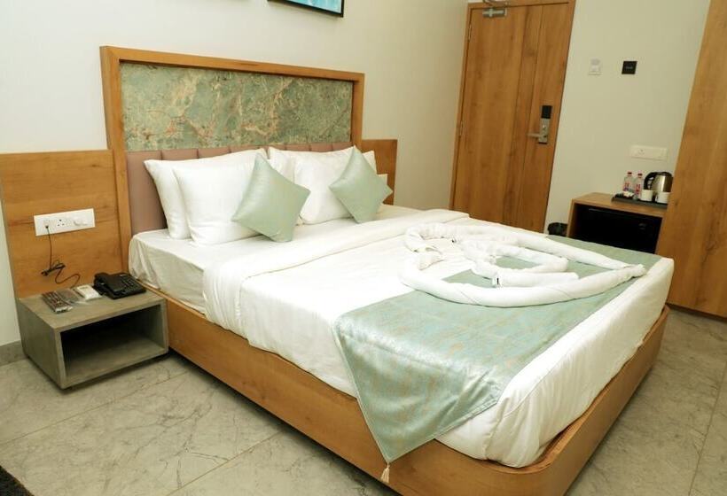 חדר דלוקס, Radhika