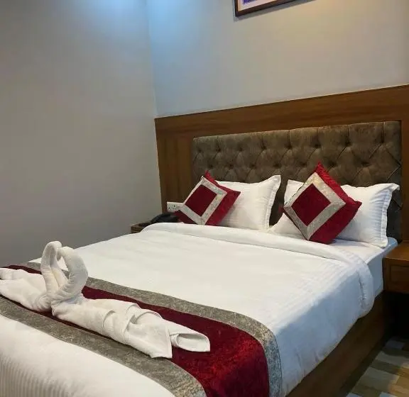 اتاق لوکس, Samriddhi Pvt Ltd