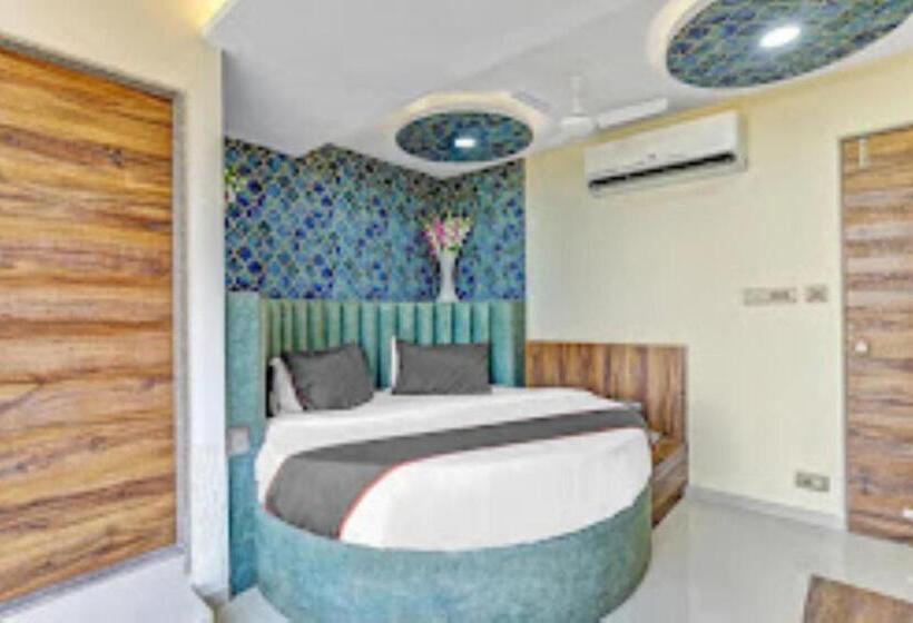 חדר דלוקס, Shree Pashupati Royal Vadodara