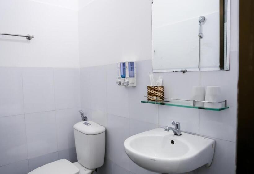 اتاق خانوادگی, La Cactus Hotel 1