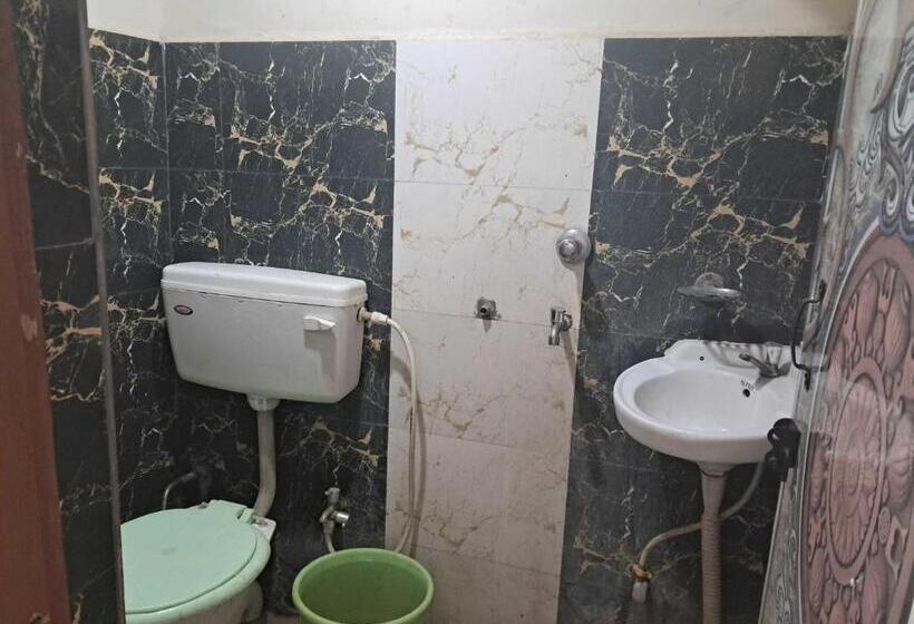 חדר קלאסי לשלושה, Oyo Hotel New Samrat