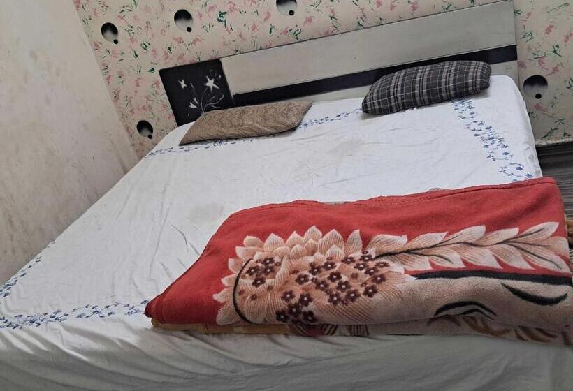 חדר קלאסי לשלושה, Oyo Hotel New Samrat