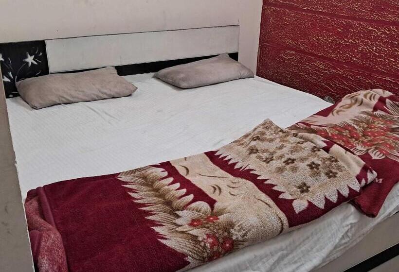 חדר קלאסי לשלושה, Oyo Hotel New Samrat
