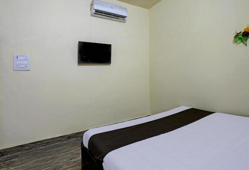 חדר קלאסי לשלושה, Oyo Hotel New Samrat