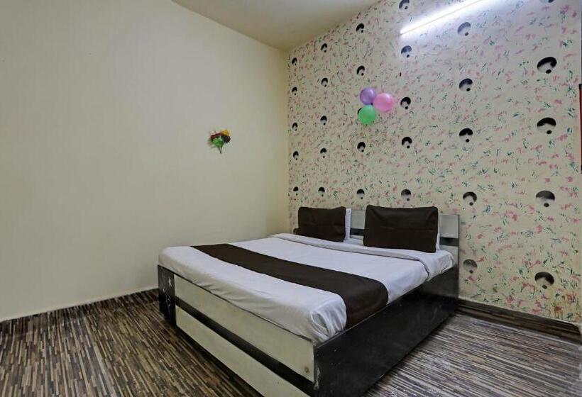 חדר קלאסי לשלושה, Oyo Hotel New Samrat