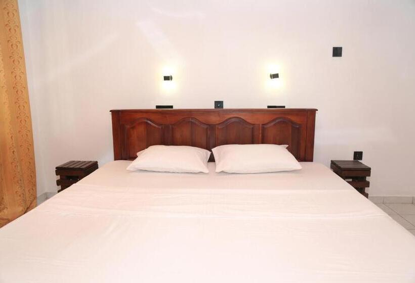 Standardrum, Wave Crest Residence