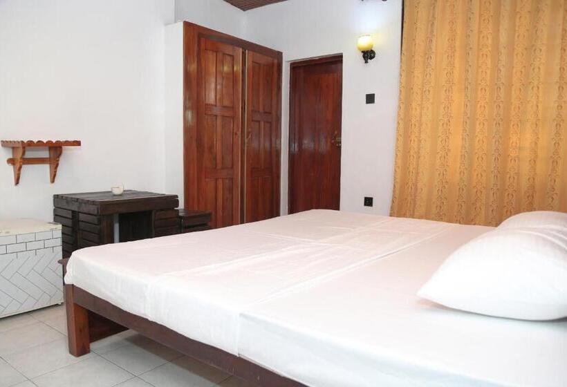 Quarto Estandar Individual com Sacada, Wave Crest Residence
