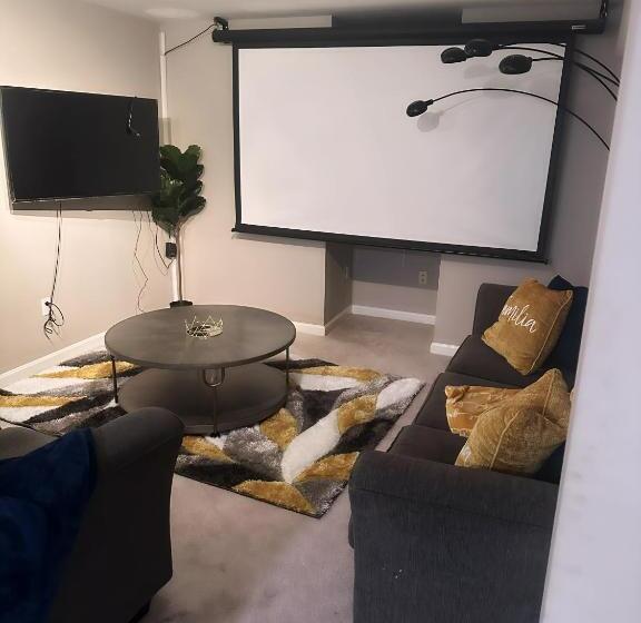 شقة غرفة واحدة, Xena Guest House