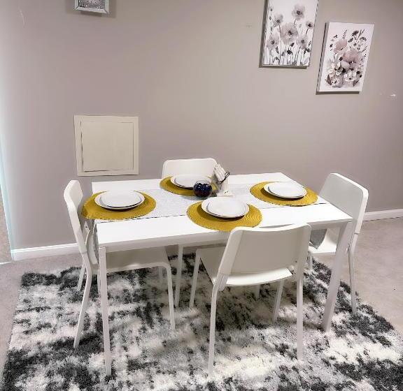 شقة غرفة واحدة, Xena Guest House