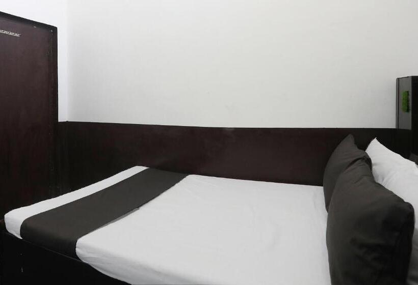 Трехместный Номер Классика, Spot On Hotel Up 13