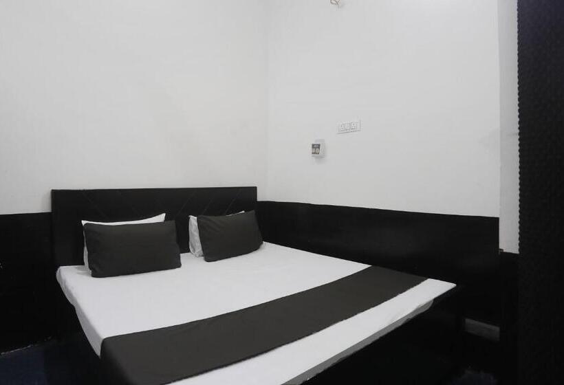 Трехместный Номер Классика, Spot On Hotel Up 13