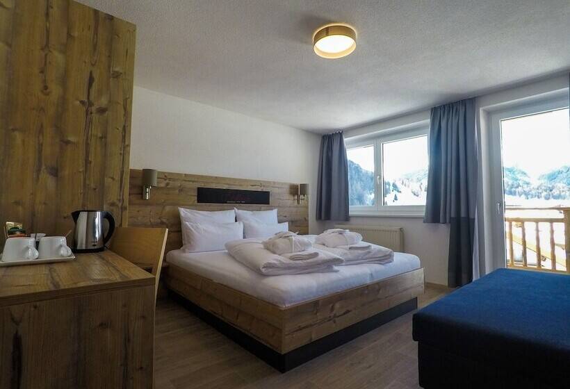 클래식 룸 더블 침대, Collina Hotel Garni