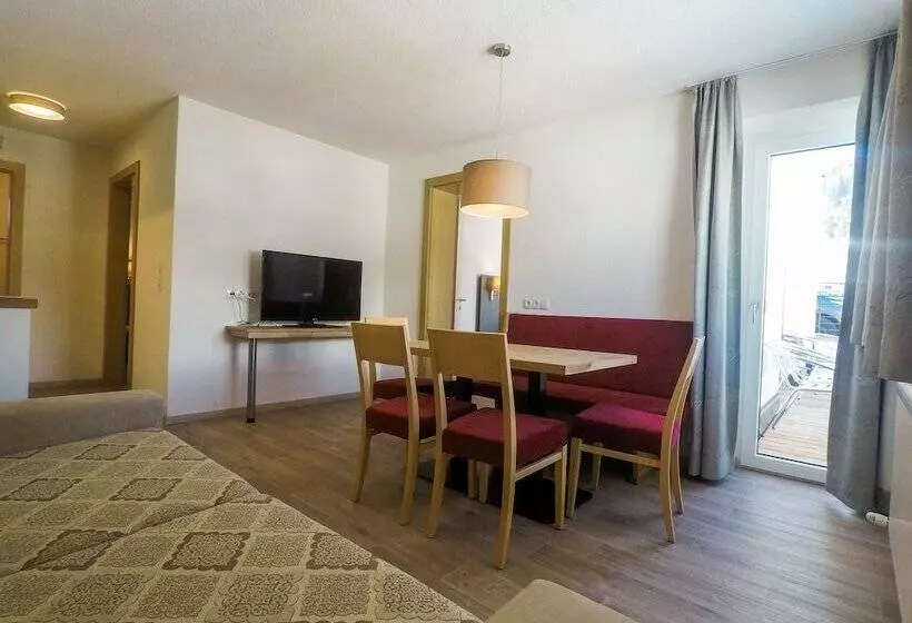آپارتمان کامفورت 2 خوابه, Collina Hotel Garni
