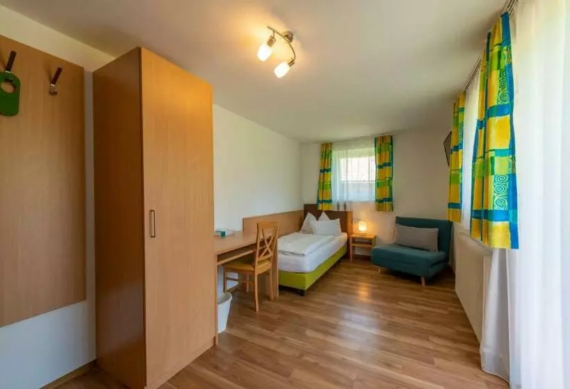 Standard Yhden Hengen Huone, Frühstückspension Haus Ahamer