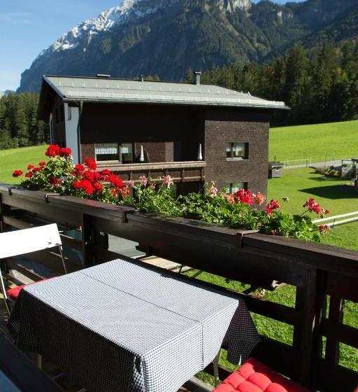 شقة 3 غرف, Haus Theresia