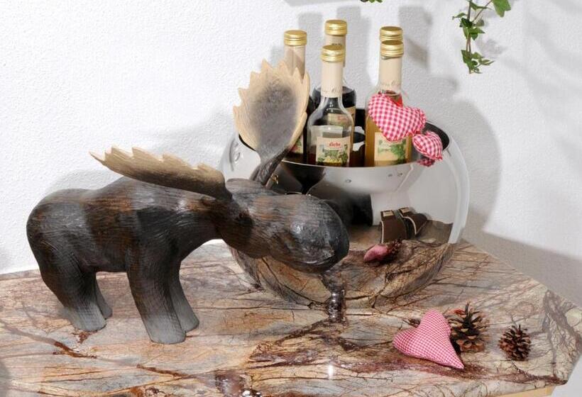 استودیوی استاندارد, Jagdhof Ligedl