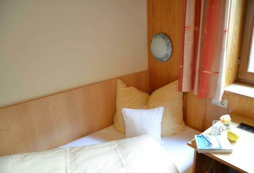 اتاق استاندارد یک نفره, Pension Tina