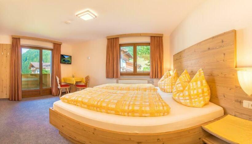 اتاق استاندارد با بالکن, Pension Tina