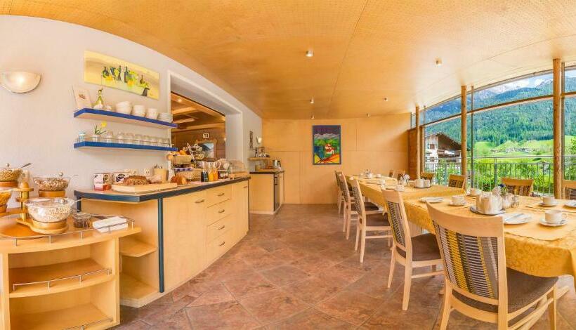 اتاق استاندارد یک نفره, Pension Tina