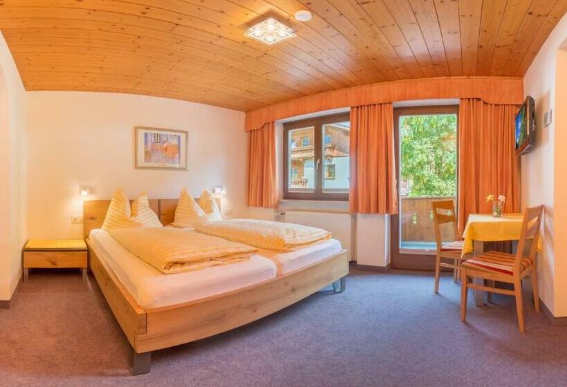 اتاق استاندارد با بالکن, Pension Tina