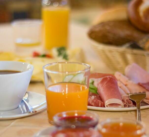 اتاق استاندارد با بالکن, Pension Tina