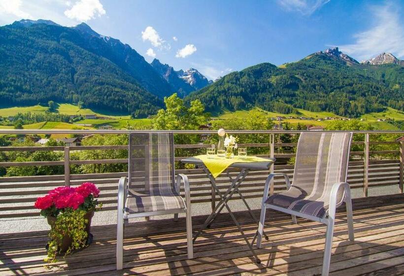 اتاق استاندارد با بالکن, Pension Tina