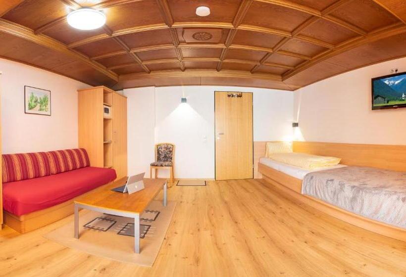 اتاق استاندارد سه نفره, Pension Tina