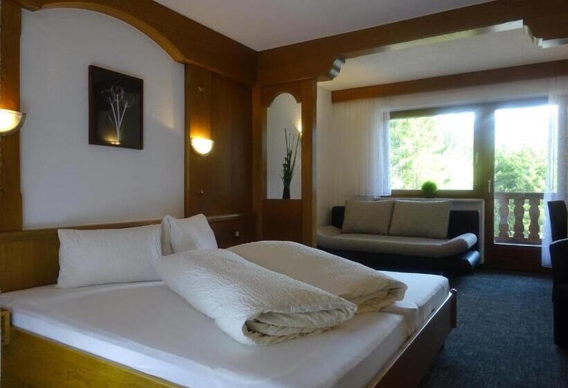 ファミリールーム, Tia Apart