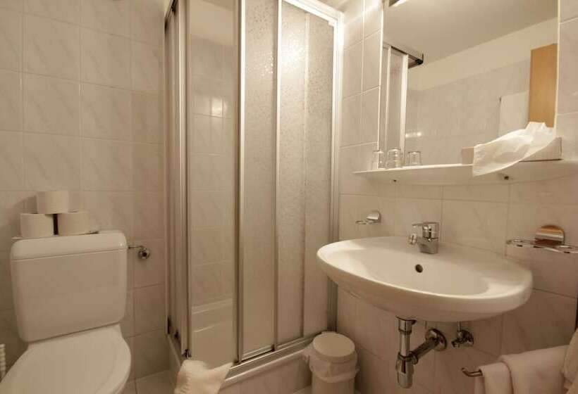 ファミリールーム, Tia Apart