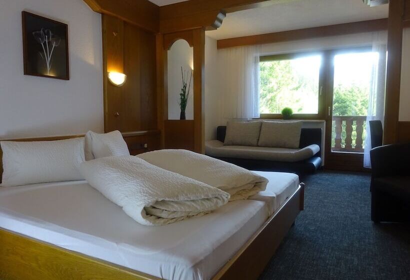 ファミリールーム, Tia Apart