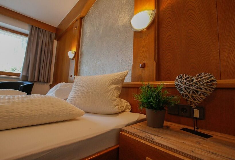 スタンダードスタジオ, Tia Apart