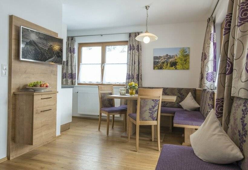 شقة غرفة واحدة, Tobhartbauer