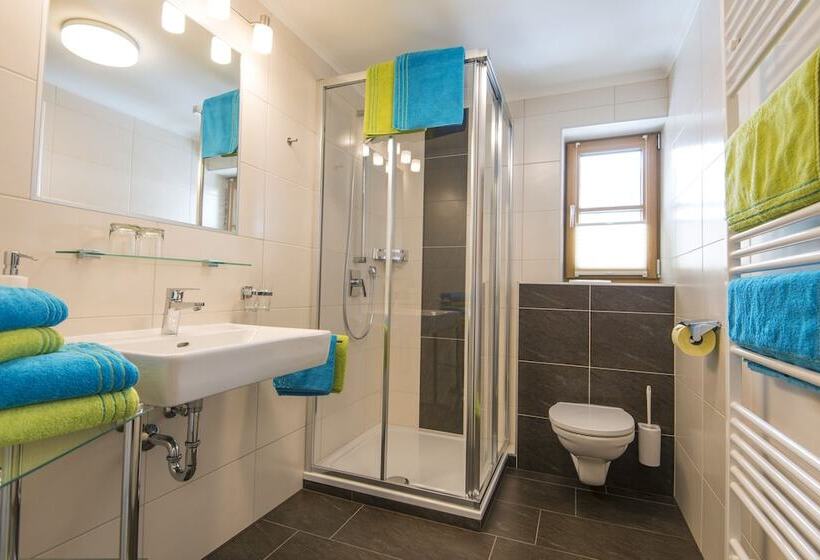 شقة غرفة واحدة, Tobhartbauer